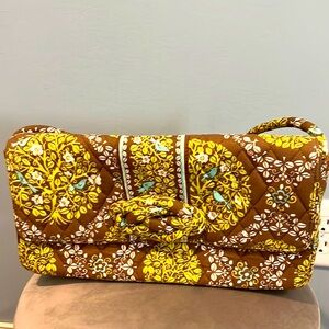 Vera Bradley handbag. perfect condition. 12 inches in length.